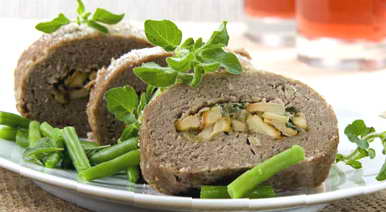 Рецепт: Мясной рулет с грибами (4)